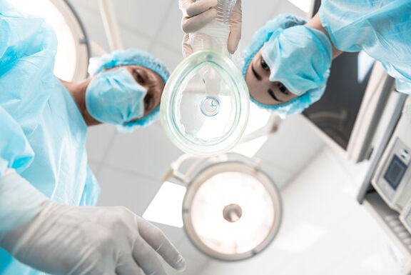 Wir übernehmen die gesamte Terminkoordination, das Narkose-Vorgespräch, das Umkleiden und die Narkose Ihrer Patienten. Wir übernehmen die gesamte Terminkoordination, das Narkose-Vorgespräch, das Umkleiden und die Narkose Ihrer Patienten.