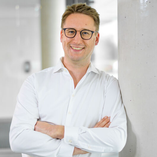 Jonas Preis; Facharzt für Orthopädie und Unfallchirurgie, Schwerpunkte: Konservative Orthopädie und Sportmedizin Jonas Preis; Facharzt für Orthopädie und Unfallchirurgie, Schwerpunkte: Konservative Orthopädie und Sportmedizin
