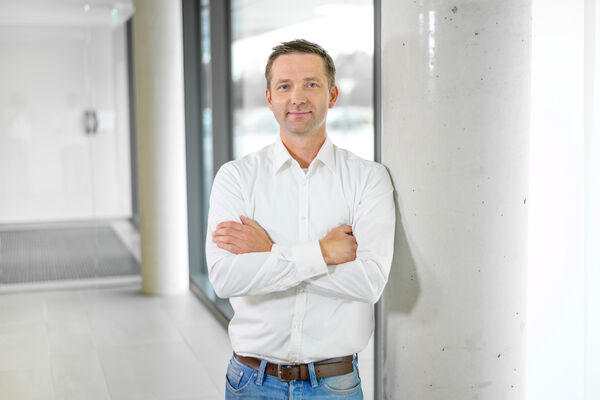 Dr. Tim Christian Scharr Dr. Tim Christian Scharr