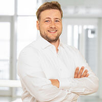 Dr. med. Nils Marschalek, MHBA Dr. med. Nils Marschalek, MHBA